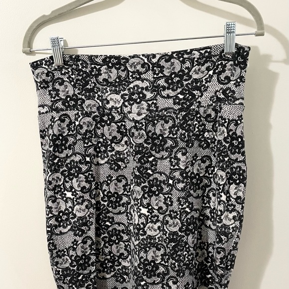 Charlotte Russe stretch skirt - Picture 1 of 3